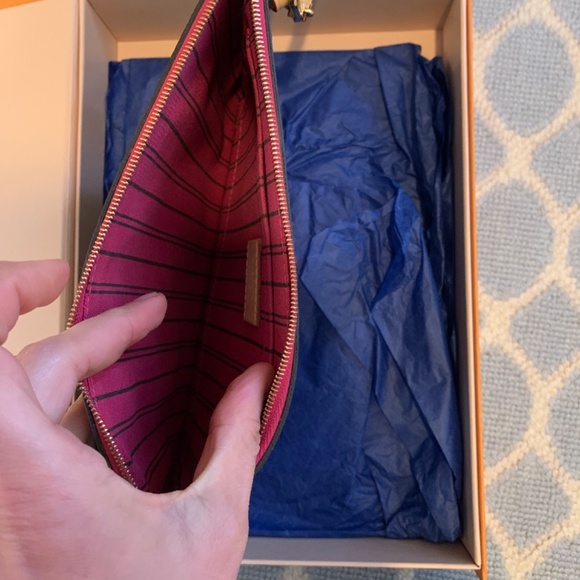 Louis Vuitton Monigram Neverfull Pouch - Picture 5 of 6